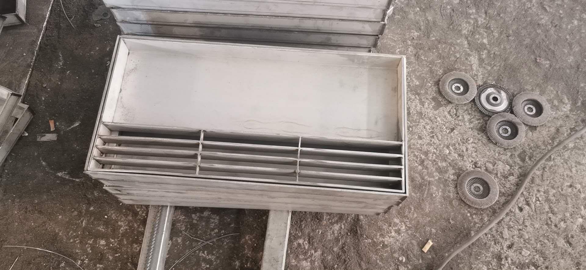 海北不锈钢井盖-园林市政井盖价格优惠